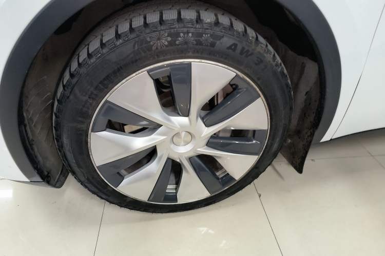 Used Tesla Model Y 2021 Long-Range All-Wheel-Drive Version
