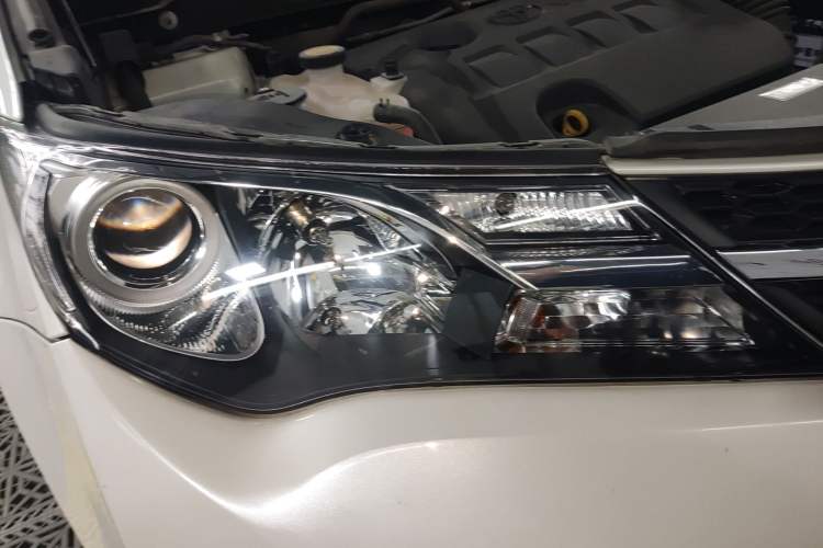 Used Toyota RAV4 2015 2.0L CVT Two-Wheel Drive Fashion Edition