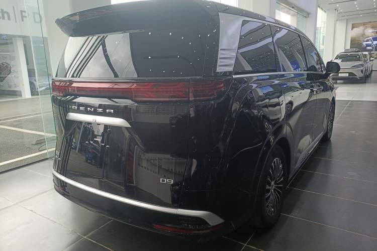 Used Denza D9 2022 DM-i 970 Four-Wheel Drive Flagship Model
