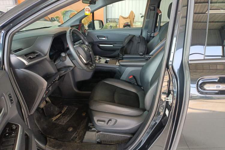 Used Toyota Granvia 2024 2.5L Hybrid Prestige PLUS Edition