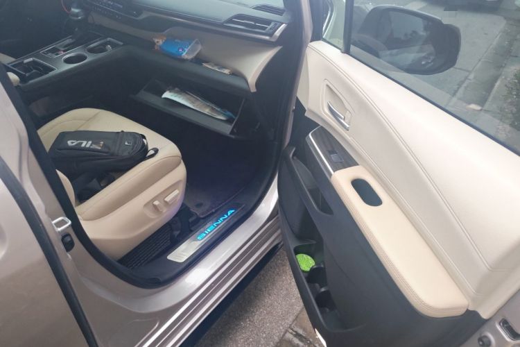 Used Toyota Sienna 2021 2.5L Hybrid Premium Edition
