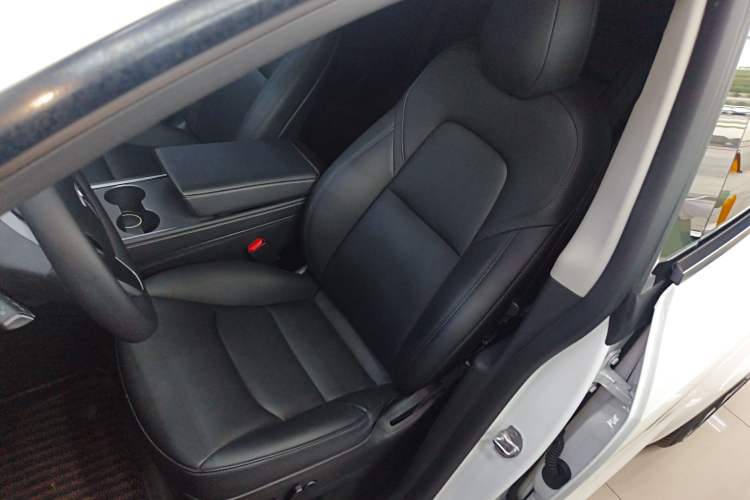 Used Tesla Model Y 2021 Long-Range All-Wheel-Drive Version 3D7
