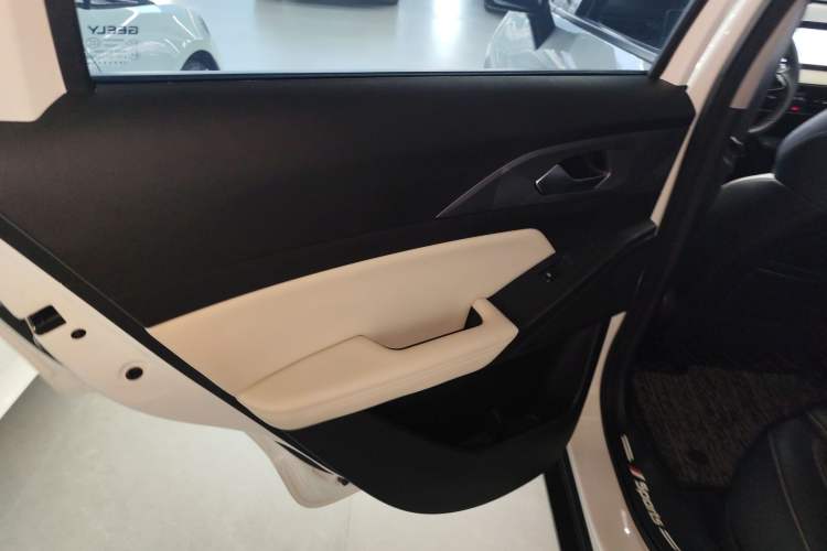 Used Geometry E Firefly 2024 301km Starlight
