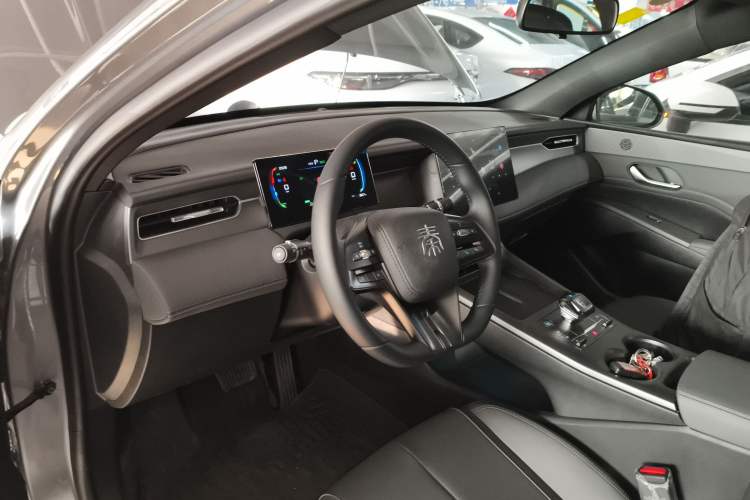 Used BYD Qin PLUS 2025 DM-i Smart Drive 55KM Leading Model
