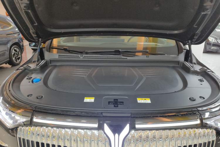 Used VOYAH Dream 2025 PHEV Four-Wheel Drive Prestige Kunpeng Edition
