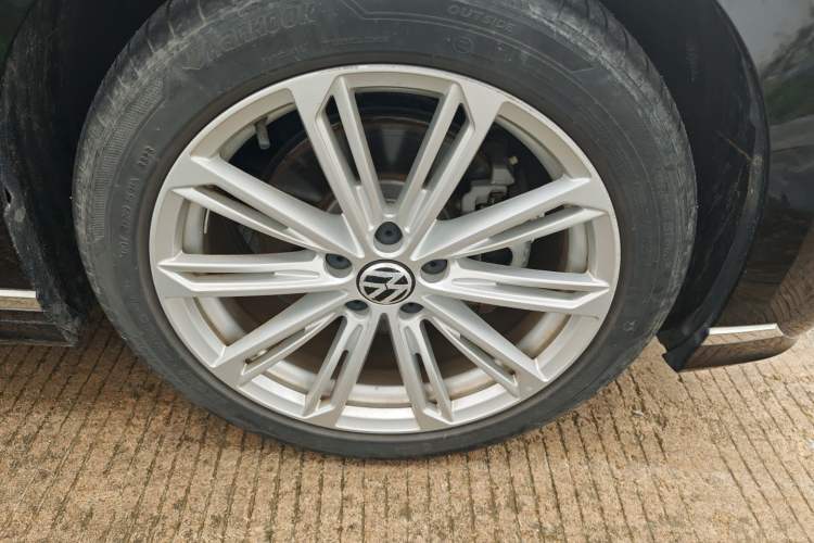 Used Volkswagen Magotan 2023 2 Million Units Limited Edition 330TSI DSG Leading Version
