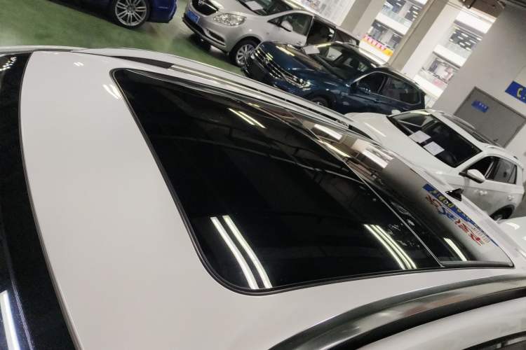 Used Roewe RX3 2020 1.6L CVT 4G Connected Ultra-Cool Flagship Edition
