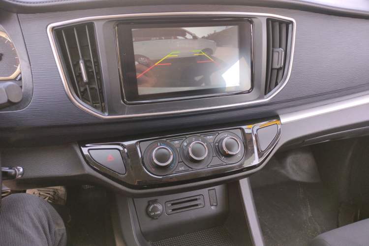 Used FORTHING Lingzhi 2023 M5L 1.6L Comfort 9-Seater
