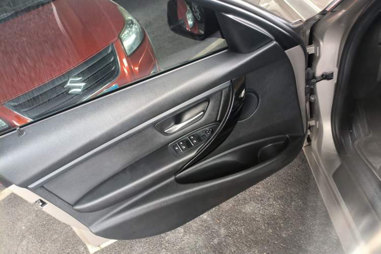 Used BMW 3 Series 2016 320Li Ambition Model
