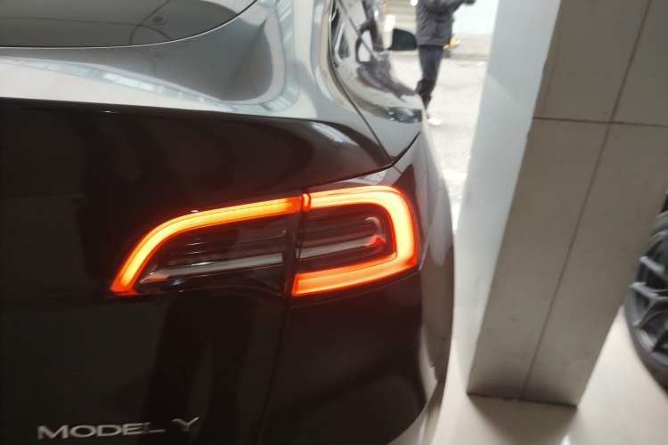 Used Tesla Model Y 2023 Long-Range All-Wheel-Drive Version
