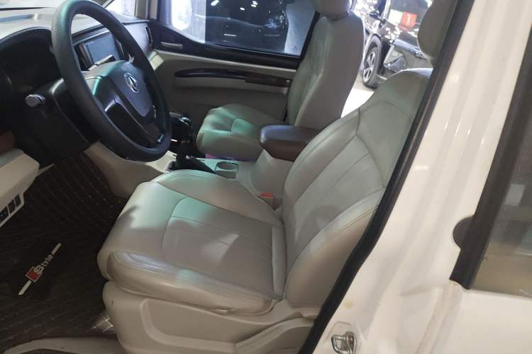 Used FORTHING Lingzhi 2017 M5L 1.6L 7-Seater Comfort Model
