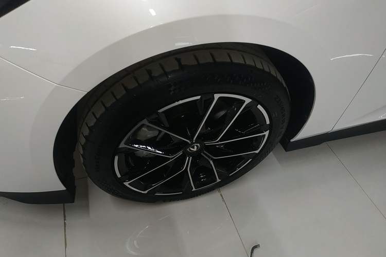 Used Changan UNI-V iDD 2024 Blue Whale Smart Electric iDD 136km ZhiKu Model