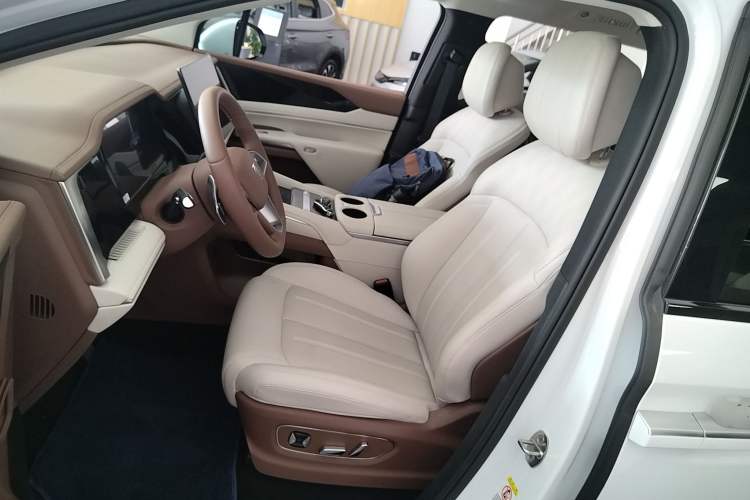 Used BYD Xia 2025 DM-i 1.5T 180km Beyond Edition
