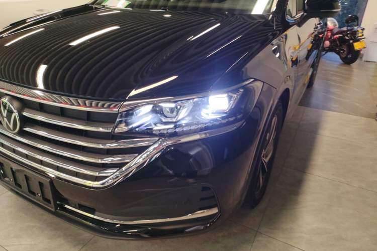 Used Volkswagen Viloran 2020 330TSI Luxury Edition
