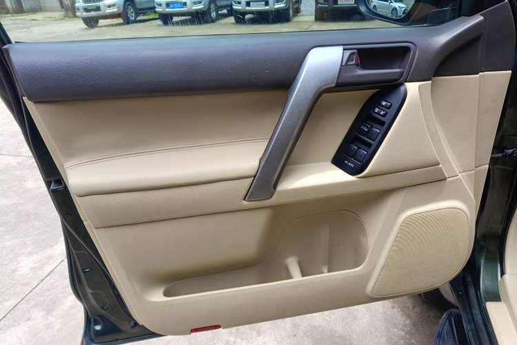 Used Toyota Prado 2014 2700 TX 7-Seater Middle East Version
