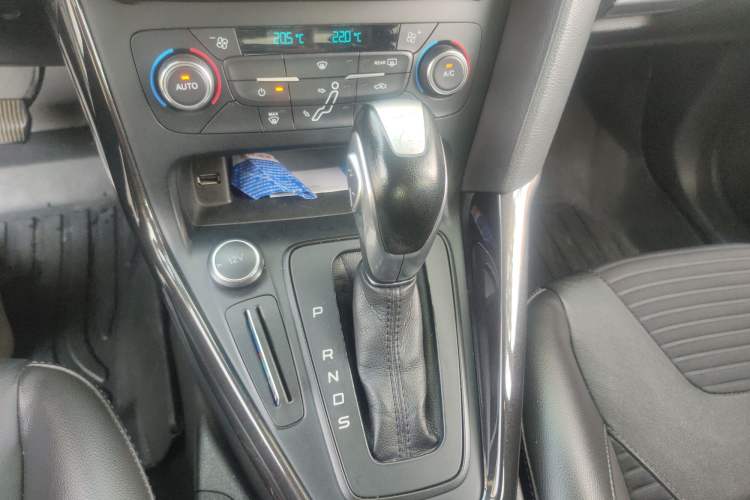 Used Ford Focus 2017 Sedan 1.6L Automatic Fashion Edition Smart Drive Version
