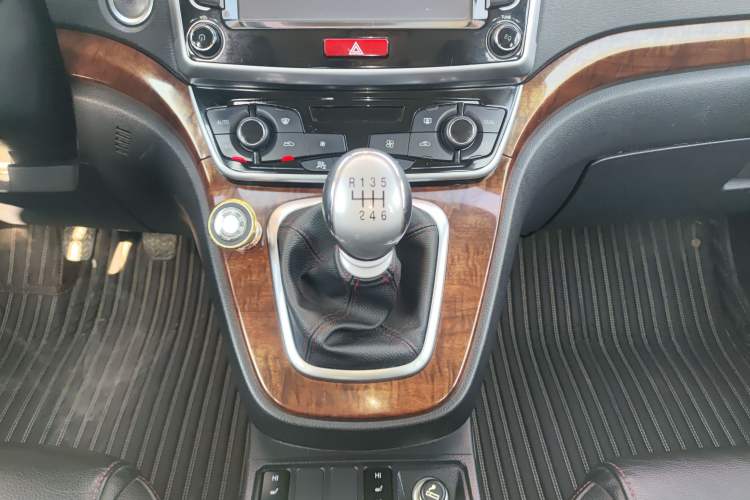 Used Haval H6 2015 Revised Version Sport Edition 1.5T Manual Transmission Two-Wheel Drive Elite Grade
