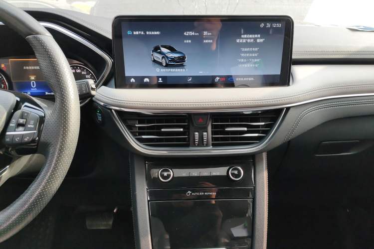 Used Ford Escape 2020 EcoBoost 245 Two-Wheel-Drive Titanium Edition
