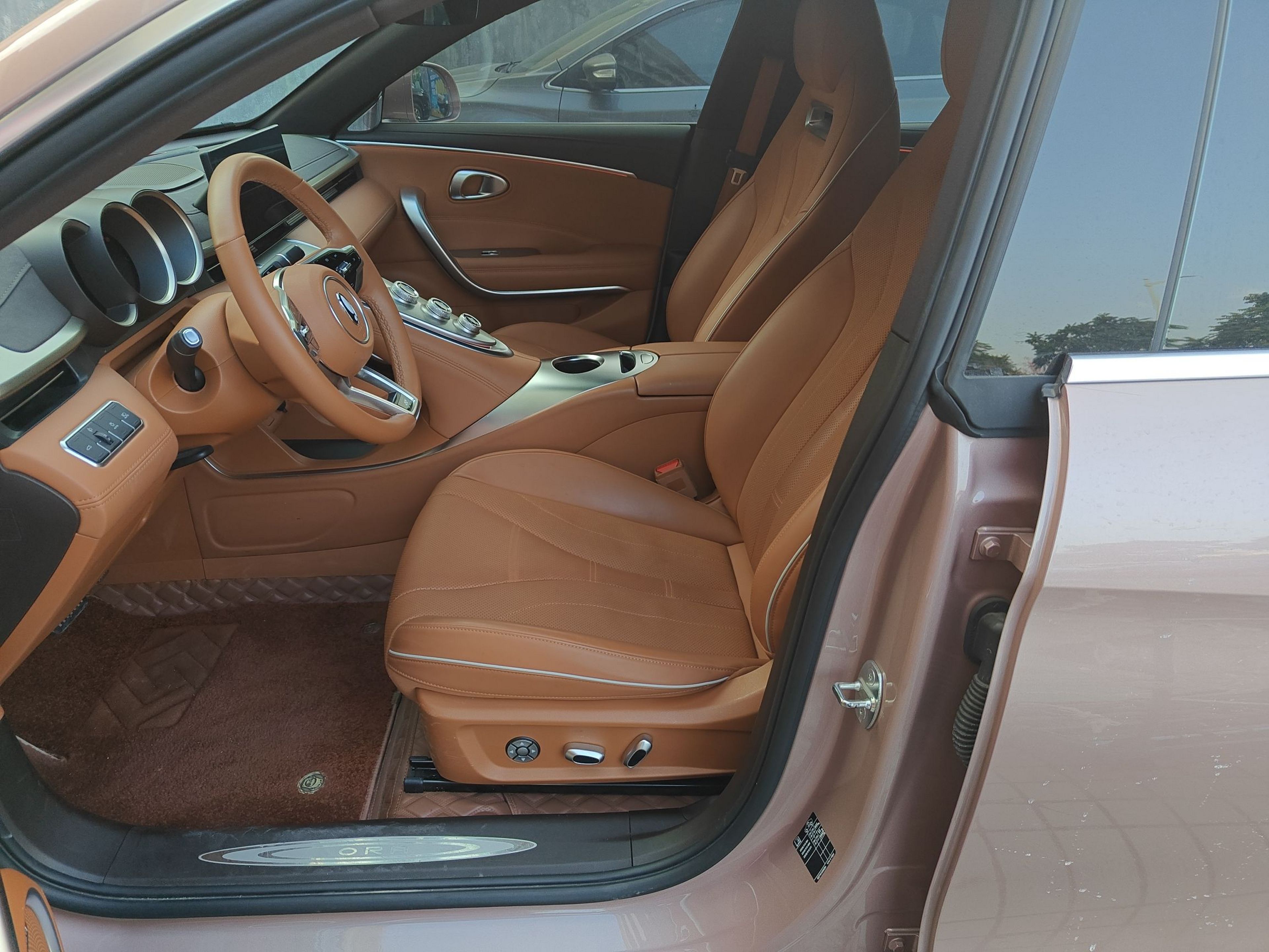 Переднее сиденье в автомобиле