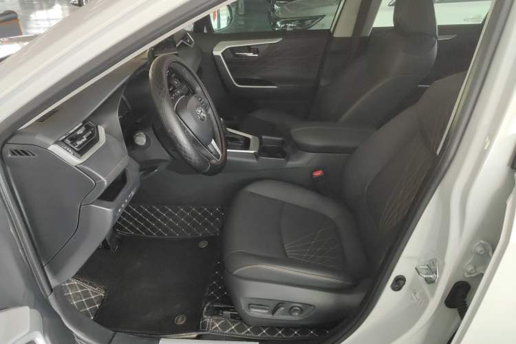 Used Toyota RAV4 2024 2.0L CVT Two-Wheel Drive Fashion Plus Edition
