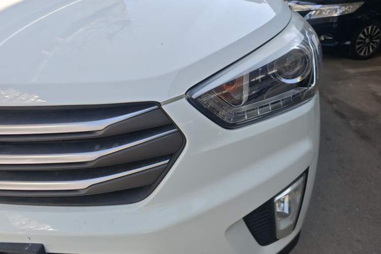 Used Hyundai ix25 2015 1.6L Automatic Two-Wheel-Drive Deluxe DLX Model
