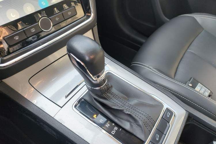 Used Roewe RX5 2018 20T Two-Wheel Drive Automatic Internet Smart Luxury Edition
