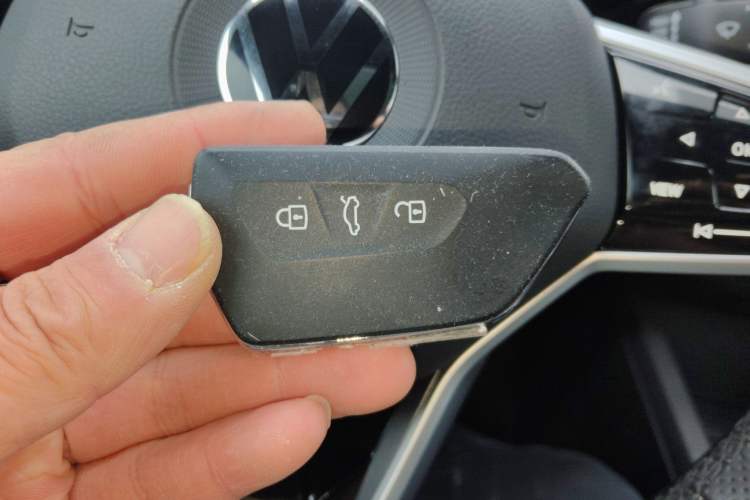 Used Volkswagen Golf 2025 300TSI R-Line
