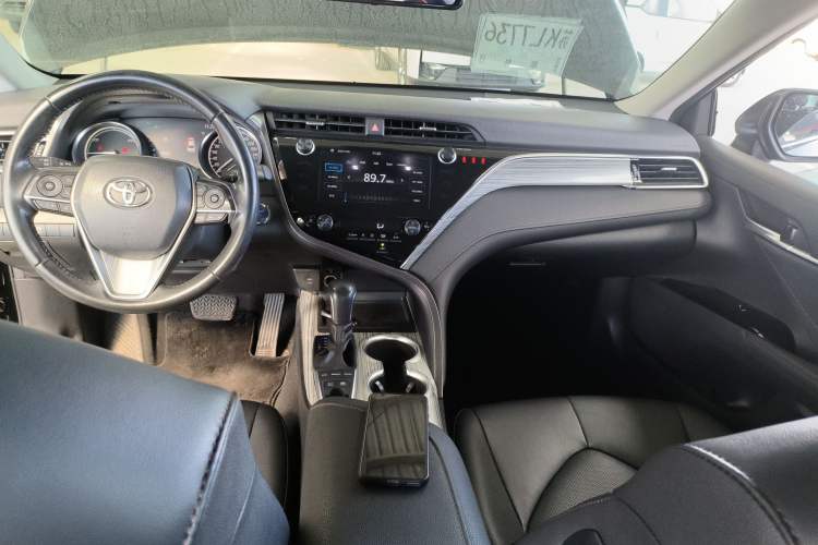 Used Toyota Camry 2019 Dual-Engine 2.5 HG Luxury Edition China VI Standard
