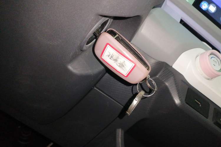 Used Chery QQ Ice Cream 2022 170km Sundae Phosphate Lithium-Ion
