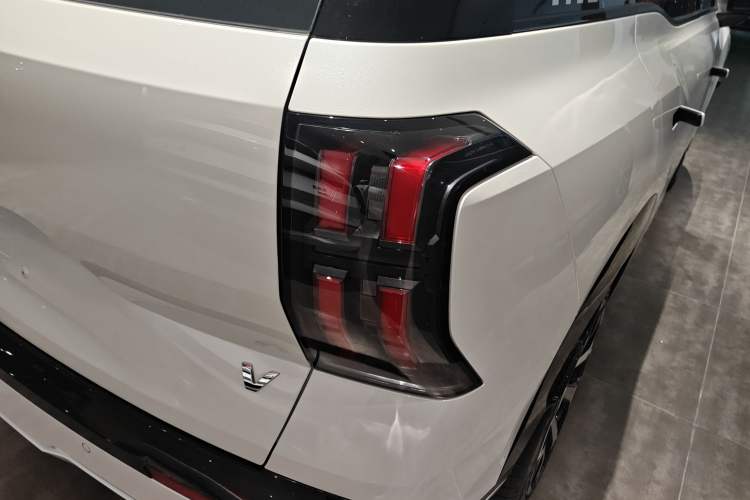 Used AION V 2024 Aion Tyrannosaurus 650 LiDAR Edition
