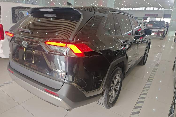 Used Toyota RAV4 2023 2.0L CVT Two-Wheel Drive Fashion Edition
