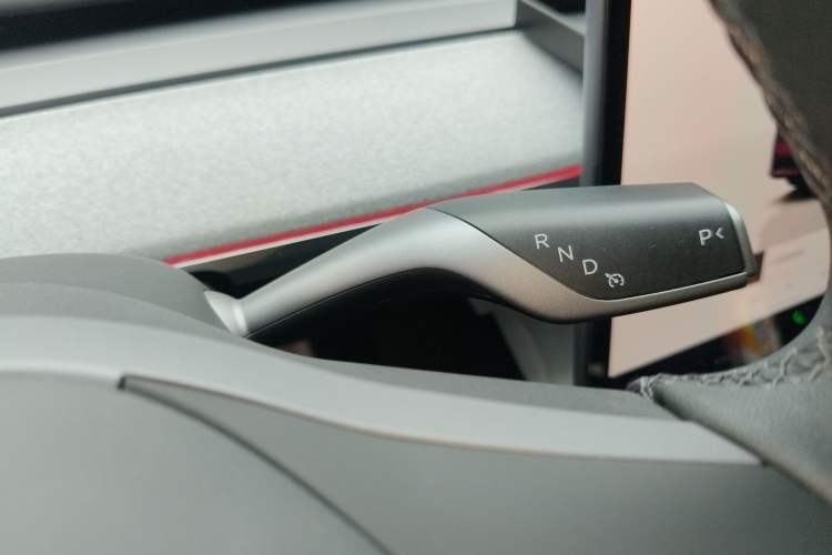 Used Tesla Model Y 2023 Rear-Wheel-Drive Version
