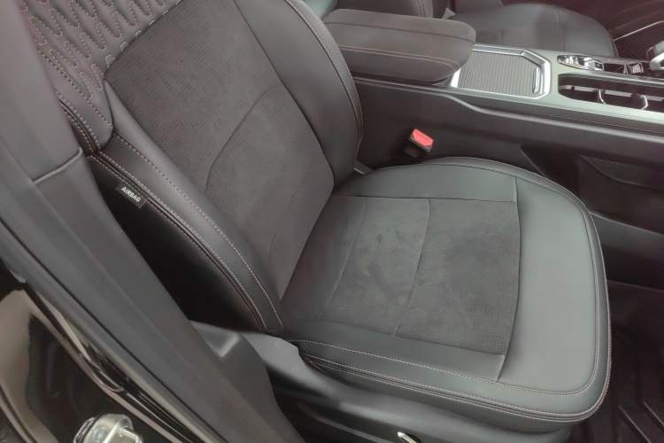 Used Geely Auto Haoyue L 2025 2.0T DCT Luxury Edition