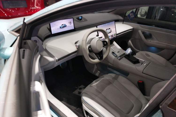 Used Hima Luxeed S7 2025 785 km Ultra