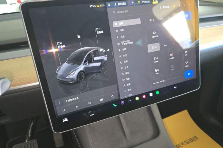 Used Tesla Model Y 2022 Long-Range All-Wheel-Drive Version
