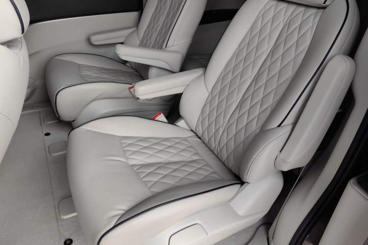 Used Buick GL8 2022 Land Cruiser Executive Class 652T Comfort Model
