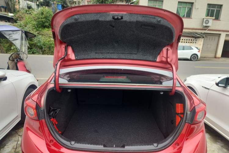 Used Mazda Mazda 3 Axela 2017 Sedan 1.5L Automatic Luxury Model China VI Standard