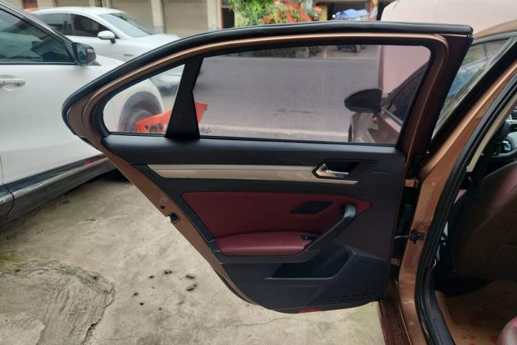 Used Volkswagen Lamando 2017 230TSI DSG Fashion Edition
