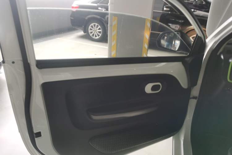 Used Roewe Clever 2021 302 km New Four-Seater Super-Efficient Version
