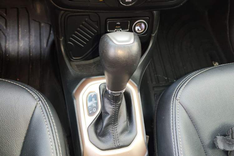 Used  Renegade 2018 Connected Large Screen Version 180T Automatic High-Energy Edition