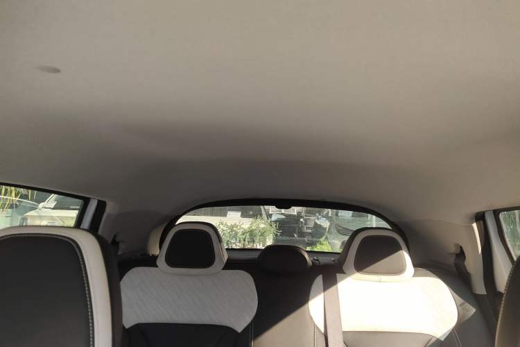 Used Geometry E Firefly 2024 401 km Fluorescent
