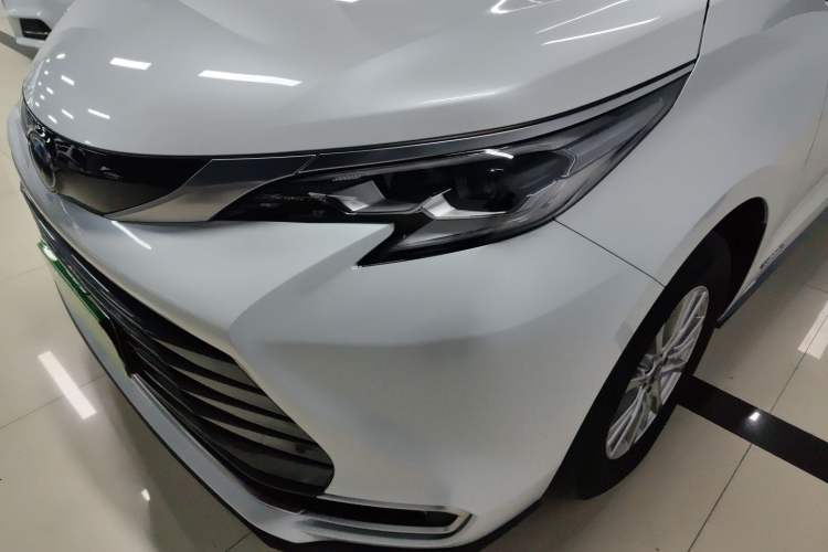Used Toyota Sienna 2021 2.5L Hybrid Luxury Edition
