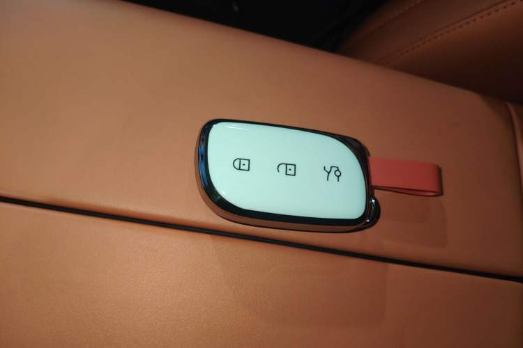 Used Lynk & Co 900 2025 1.5T Ultra
