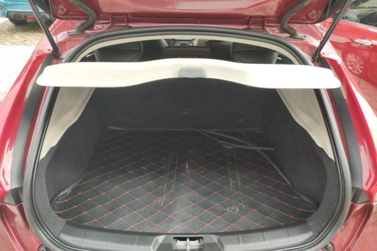 Used Volvo V40 2015 1.6T Zhiya Edition
