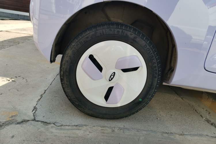 Used Chery QQ Ice Cream 2022 170km Sundae Phosphate Lithium-Ion
