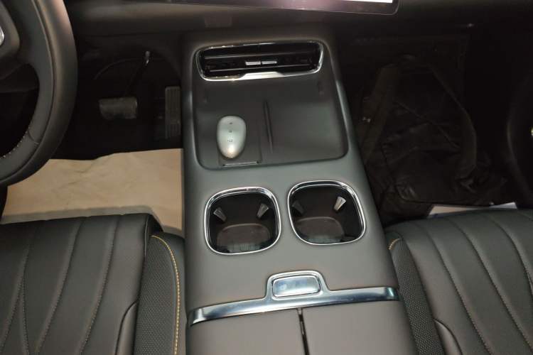 Used  Q07 2025 215 Flagship PLUS
