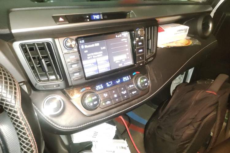 Used Toyota RAV4 2019 2.0L CVT Two-Wheel Drive Fashion X Limited Edition China VI Standard