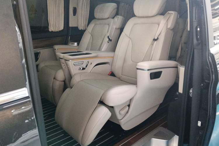 Used Mercedes-Benz V-Class 2021 V 260 L Long-wheelbase Luxury Edition