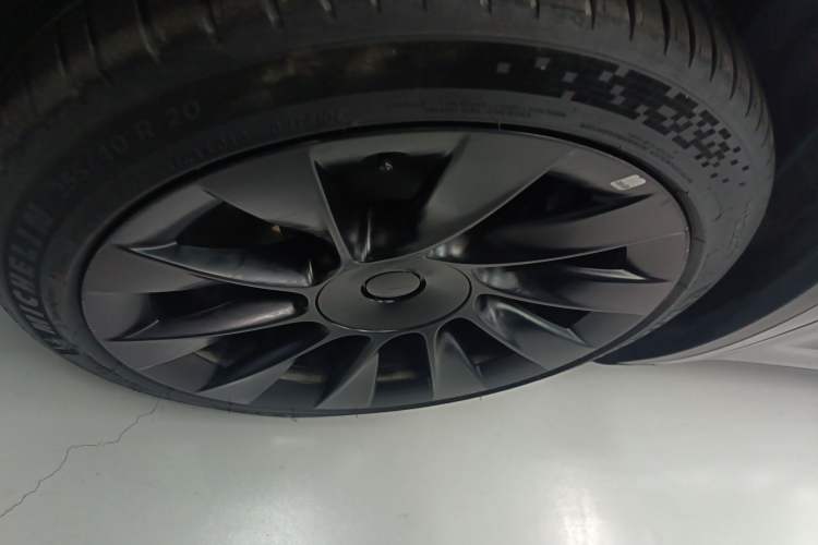 Used Tesla Model Y 2021 Long-Range All-Wheel-Drive Version 3D7
