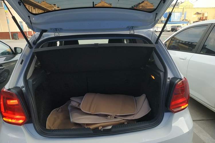 Used Volkswagen Polo 2014 1.4L Automatic Comfort Edition
